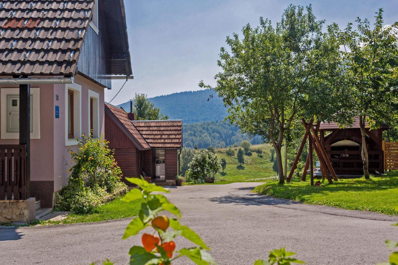 Andrea In Sertic Poljana - Haus Fuer 6 Personen Plitvička Jezera Esterno foto